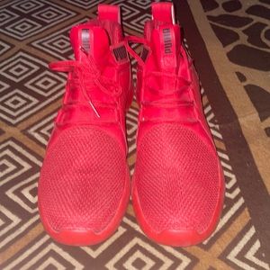 Red Pumas Shoes- no box-It was a gift but they didn't fit me-